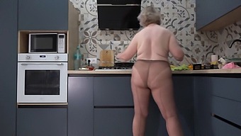 Watch A Curvy Wife In Nylon Stockings In The Kitchen: Breakfast With A Busty Milf